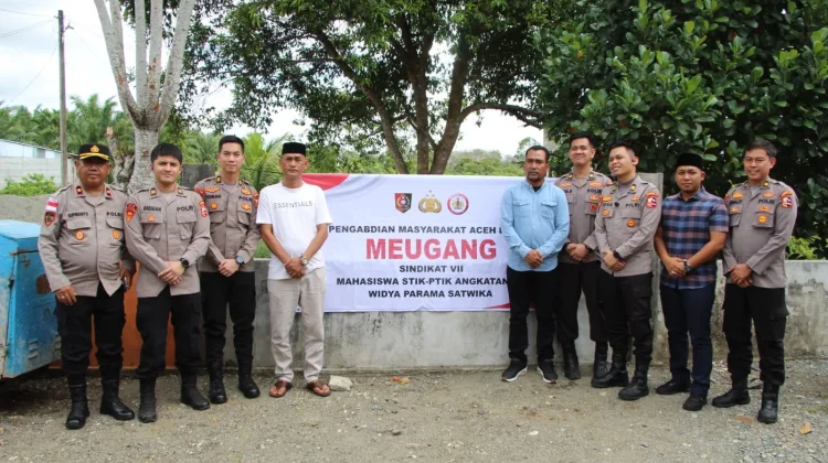 Mahasiswa STIK-PTIK dan KPA Serahkan Tujuh Sapi untuk Masyarakat Yang Membutuhkan