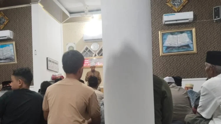 Warga Komplek Perumahan Salat Tarawih Perdana