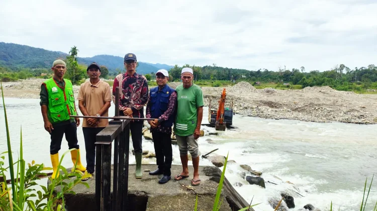 Kadistanak Tuntaskan Penyumbatan Irigasi