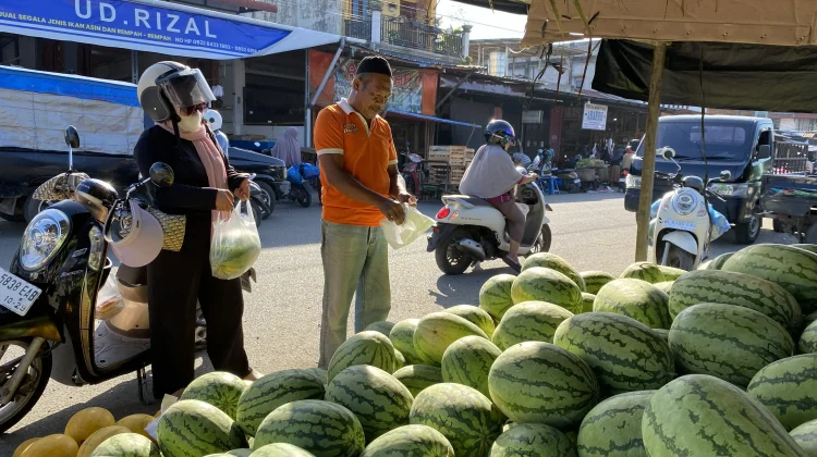 Penjualan Semangka Musiman Meningkat Selama Ramadan di Meulaboh