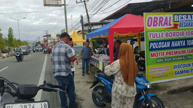 Haji Affan Alfian Bintang Borong Takjil Pedagang di Penanggalan
