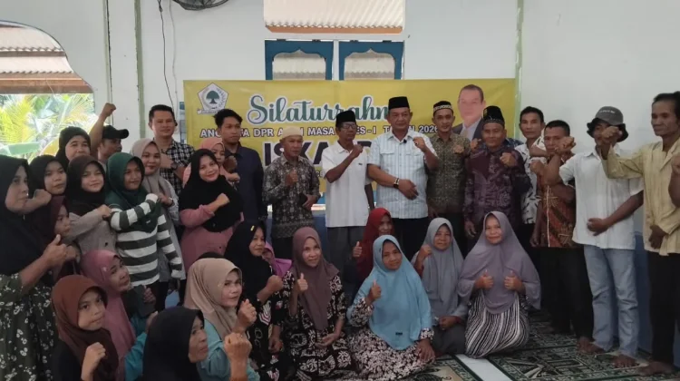 Iskandar Komitmen Perjuangkan Pembangunan Dermaga Pulau Siumat