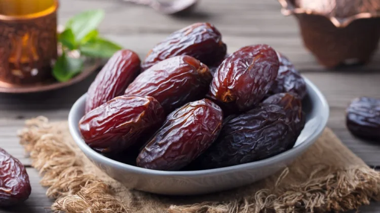 Booster Alami Saat Ramadan! Manfaat Sari Kurma bagi Tubuh