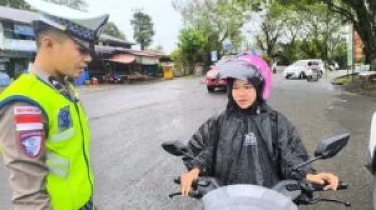 Satlantas Polres Simeulue Edukasi Masyarakat Tertib Berlalu Lintas