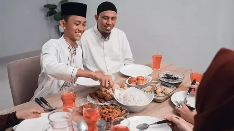 Mengatur Porsi Makan saat Berbuka