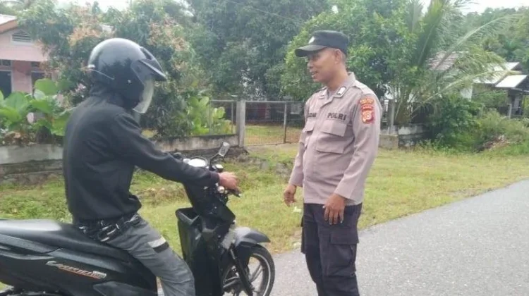Personel Polsek Sampoiniet Ajak Warga Tertib dan Utamakan Keselamatan