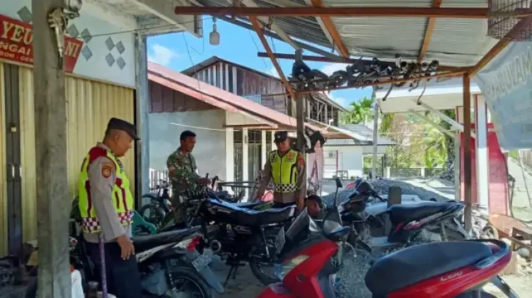 Personel TNI - Polri Lakukan Patroli Gabungan ke Masyarakat