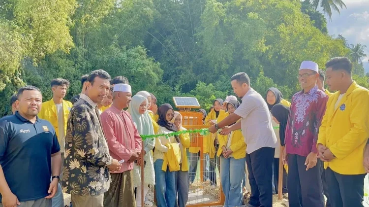 Mahasiswa UTU Serahkan Alat Early Warning System untuk Desa Gajah Ayee