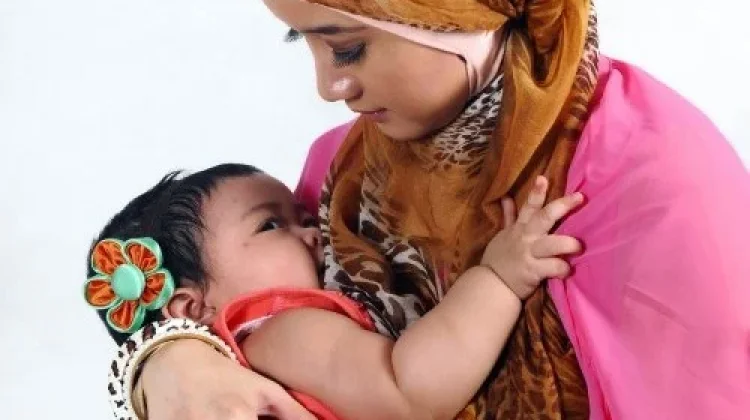 Trik Puasa Lancar ASI Melimpah Si Kecil Bahagia