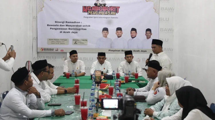 Bawaslu Aceh Jaya Gelar Ngabuburit Pengawasan