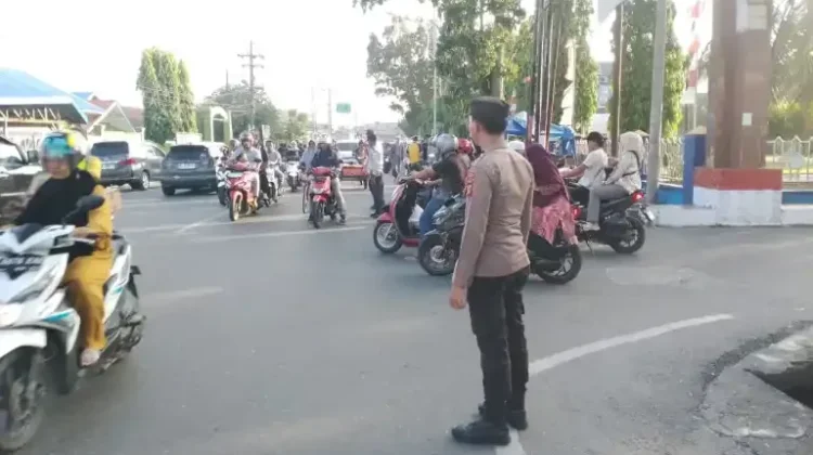 Polres Aceh Barat Gelar Strong Point Sore Atur Lalu Lintas