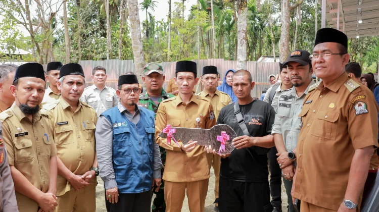 Bupati Tarmizi Resmikan Bangunan Huntara