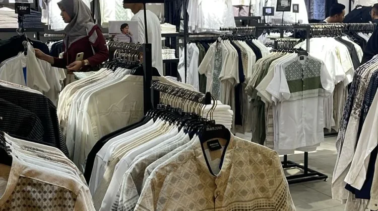 Jebakan "Self-Reward" Berlebihan saat Belanja Lebaran
