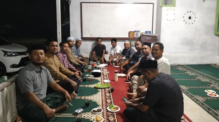 Keluarga Besar SMP Madinatuddiniyah Babussalam Gelar Buka Puasa Bersama
