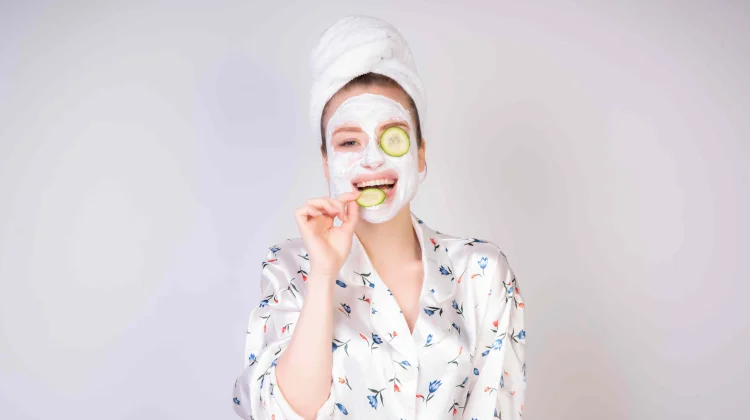 Tips Merawat Wajah Glowing saat Lebaran