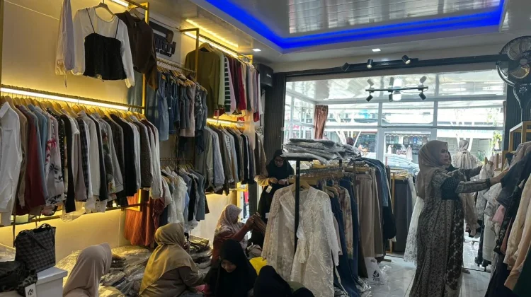 Warga Mulai Berburu Baju Lebaran