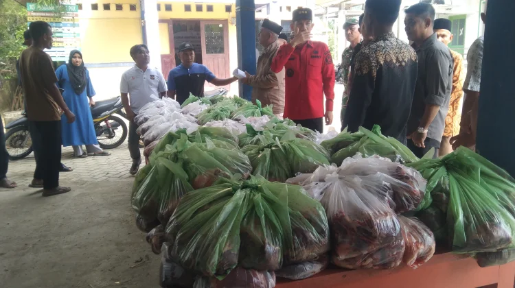 masyarakat Aceh barat terima daging lebaran dari presiden RI Prabowo subianto