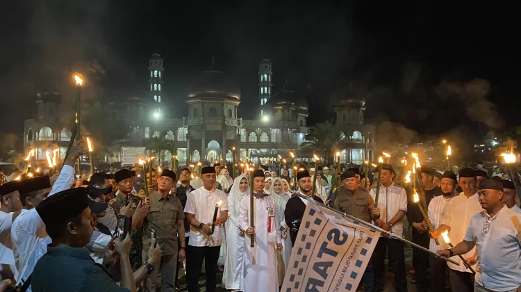 Bupati Aceh Barat ikuti Pawai Obor Takbiran Bersama Ribuan Warga