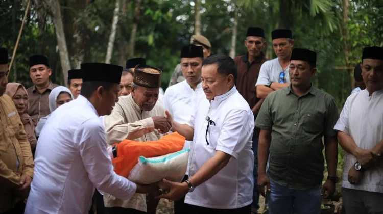 Bupati TRK di Hari Lebaran, Tinjau Rumah Warga yang Ambruk Diterpa Angin