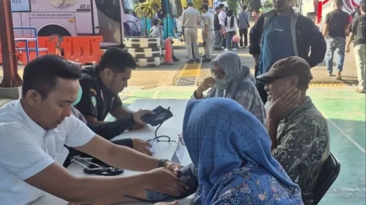 Tim Kesehatan Dinkes Aceh Siaga di Terminal Banda Aceh