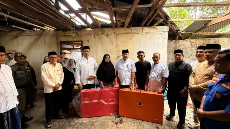 Bupati TRK Tinjau Korban Rumah Roboh Nagan Raya
