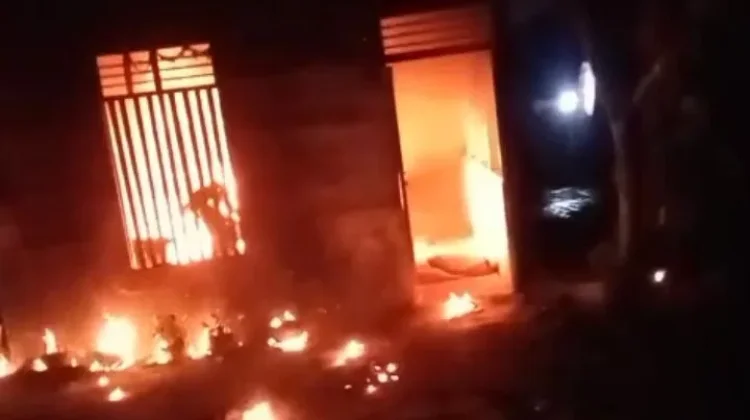 Sekelompok OTK Bakar Rumah Warga Simeulue