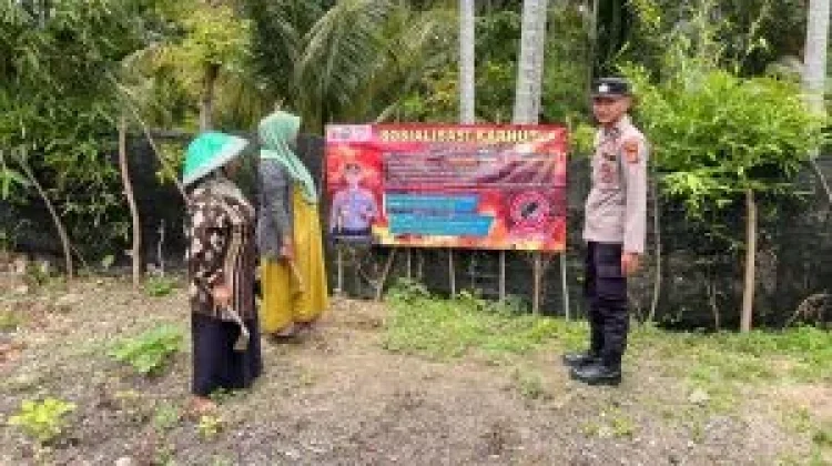 Personel Polres Aceh Selatan Sosialisasi Karhutla ke Petani