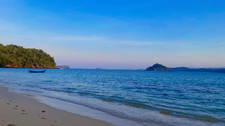 Pesona Tersembunyi Lhok Geulempang, Destinasi "Surga" Pesisir Aceh Jaya