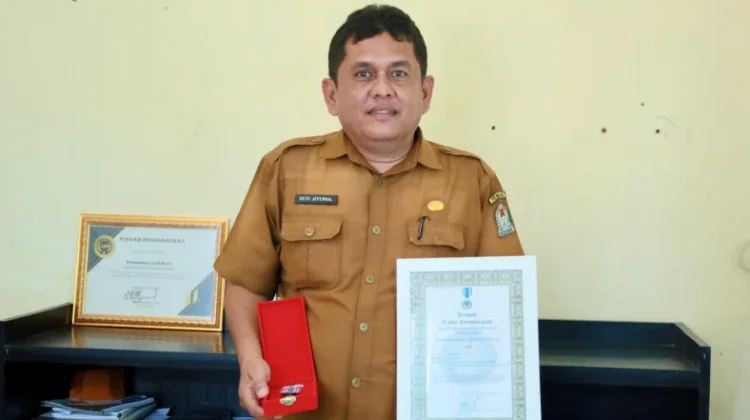 Dedy Jefernal Raih Penghargaan Dharma Persandian dari BSSN