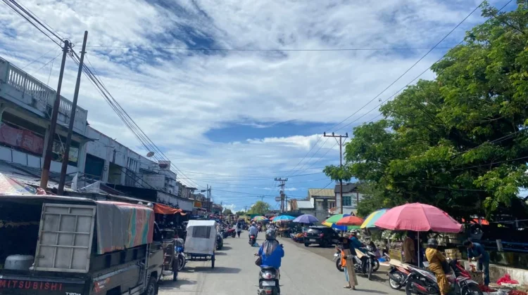 Pasca Perayaan Idul Fitri Aktivitas di Pasar Rakyat Meulaboh Terlihat Ramai