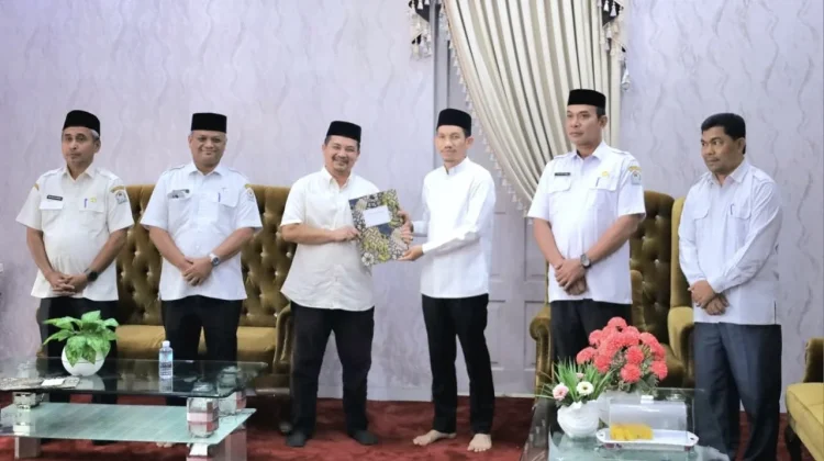 Bupati Aceh Barat Serahkan SK Plt Tiga Jabatan Strategis