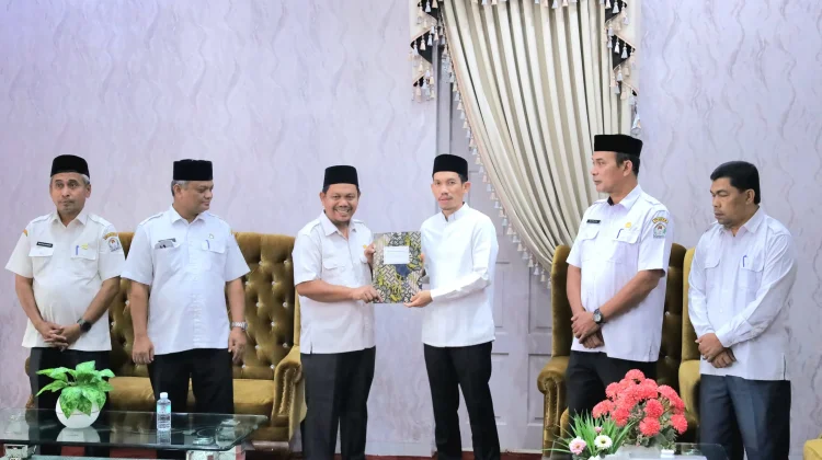 Bupati Tarmizi Serahkan Tiga SK untuk Tiga Pejabat Strategis