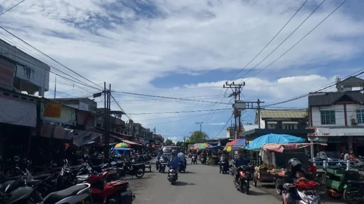 Pedagang di dalam Pasar Mengeluh, Pembeli Beralih ke Lapak Pinggir Jalan
