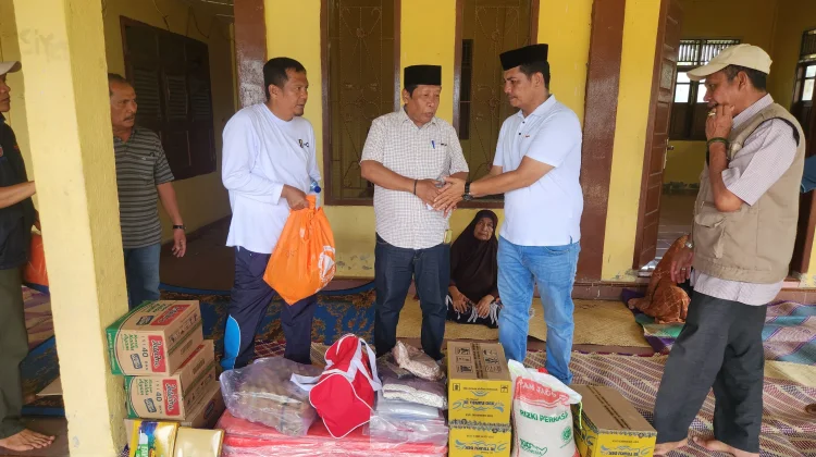 Pemkab Nagan Raya Serahkan Bantuan Masa Panik kepada Korban Kebakaran