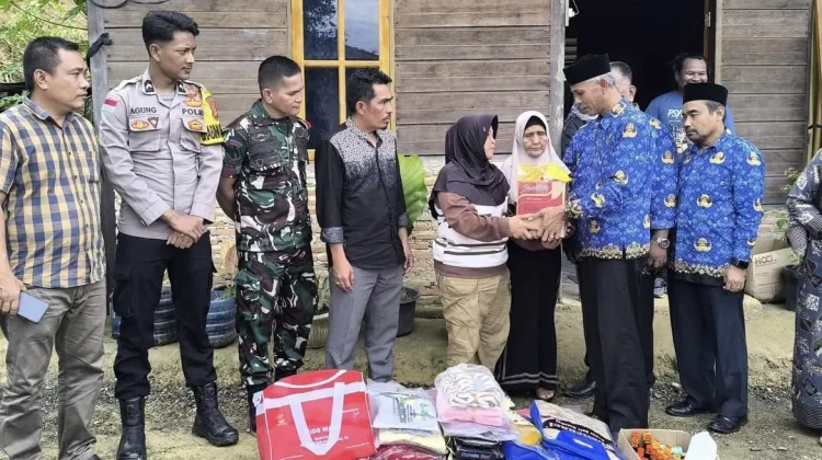 Sekda Simeulue Tinjau Lokasi Longsor, Pastikan Penanganan Berjalan Optimal