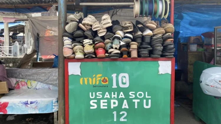 Usaha Sol Sepatu di Meulaboh Bertahan sejak Pascatsunami 2004