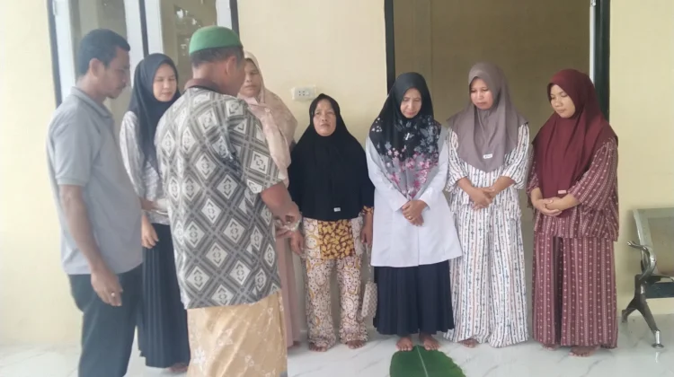 Gedung Posyandu Desa Melayani Pemeriksaan Kesehatan Masyarakat