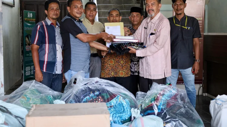 Kemendagri Salurkan Bantuan Perlengkapan Ibadah untuk Korban Banjir Aceh Barat
