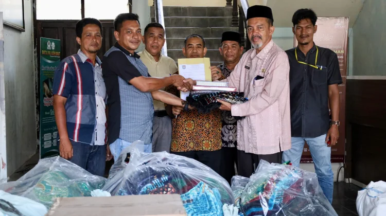 Kemendagri Salurkan Bantuan Perlengkapan Ibadah untuk Korban Banjir Aceh Barat
