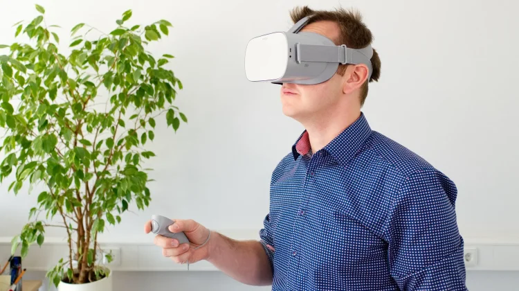 Virtual Reality Kian Diminati sebagai Media Interaktif Modern