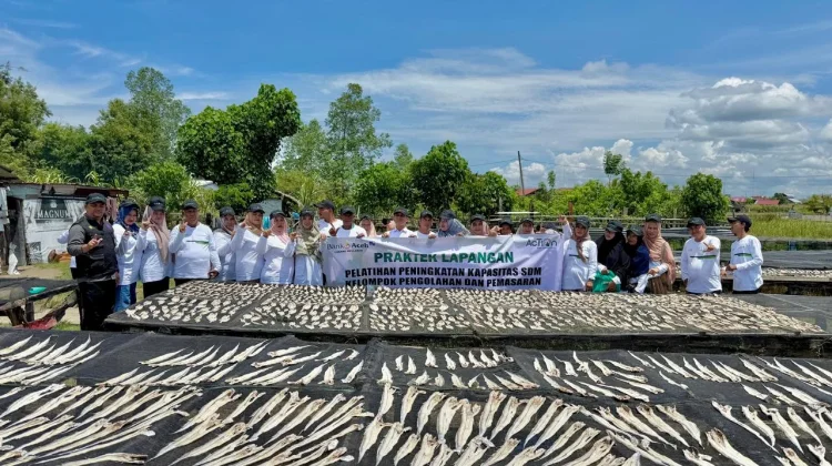 Pelaku UMKM Binaan Bank Aceh Syariah Meulaboh Tinjau Produksi Ikan Asin