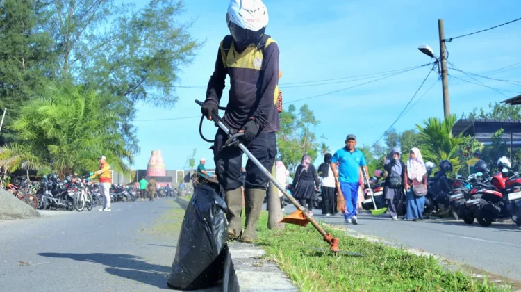 ASN Aceh Barat Gotong Royong dan Bersepeda ke Kantor Dorong Lingkungan Bersih