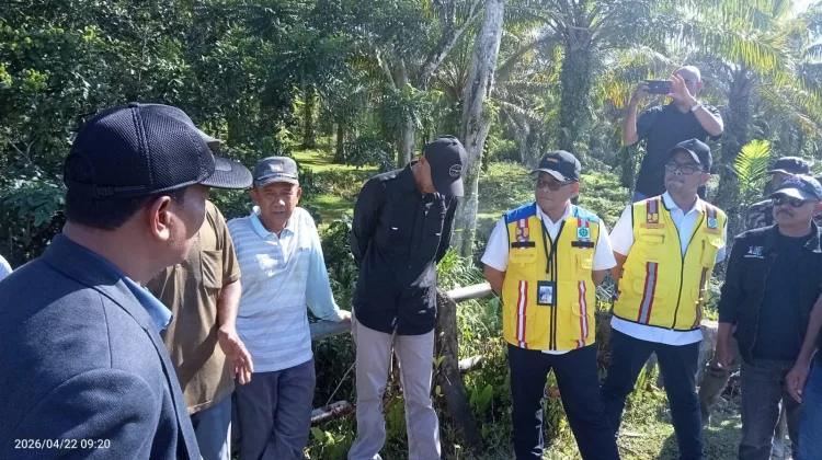 Anggota DPR RI Keliling Simeulue Tinjau Lansung Infrastruktur yang Butuh Penanga