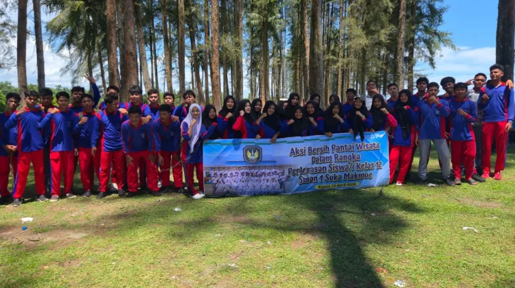 Siswa SMA Negeri 1 Suka Makmue Nagan Raya Gelar Aksi Bersih di Pantai Wisata