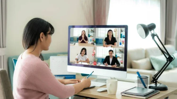 Bukan Sekadar Rebahan, Ini Cara Menikmati WFH yang Nyaman namun Tetap Cuan