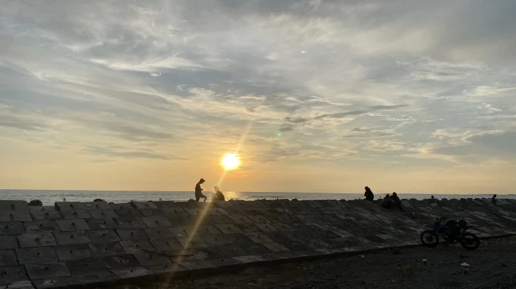 Ujung Karang Spot Terbaik untuk Menikmati Sunset