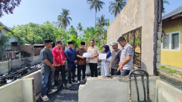 Baitul Mal Aceh Salurkan Bantuan Tunai Korban Kebakaran di 11 Kabupaten/Kota