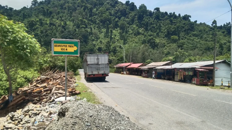 UMKM  Aneka kripik kaki  geurutai prospek ekonomi masyarakat