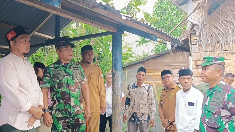 Personil TNI Korem 012/ TU Rehabilitasi Fasilitas Panti Asuhan Istiqamatuddin