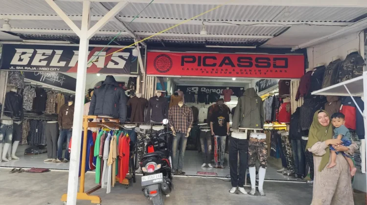 Konsumen Beralih ke Online Pedagang Pakaian  Mengeluh Sepi Pembeli